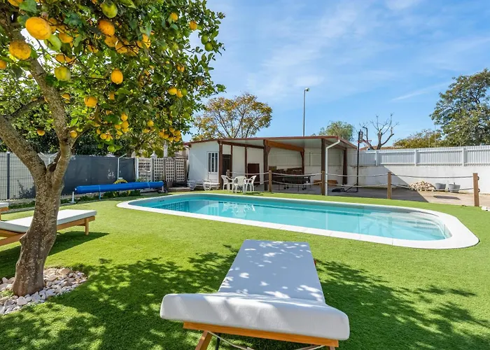 Sunny 3Bdr Apt With Pool In Ferreiras By Lovelystay